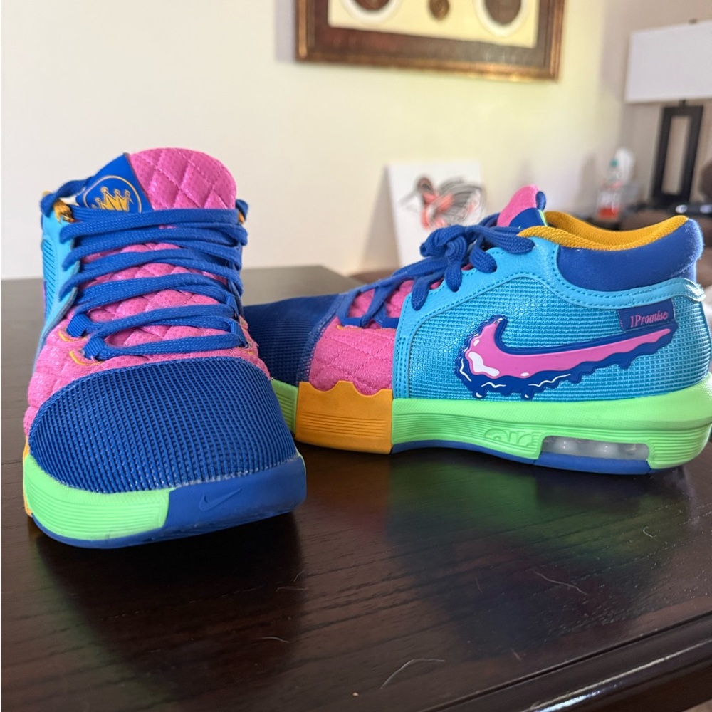 Nike Blue and Pink Dynamic Sneakers